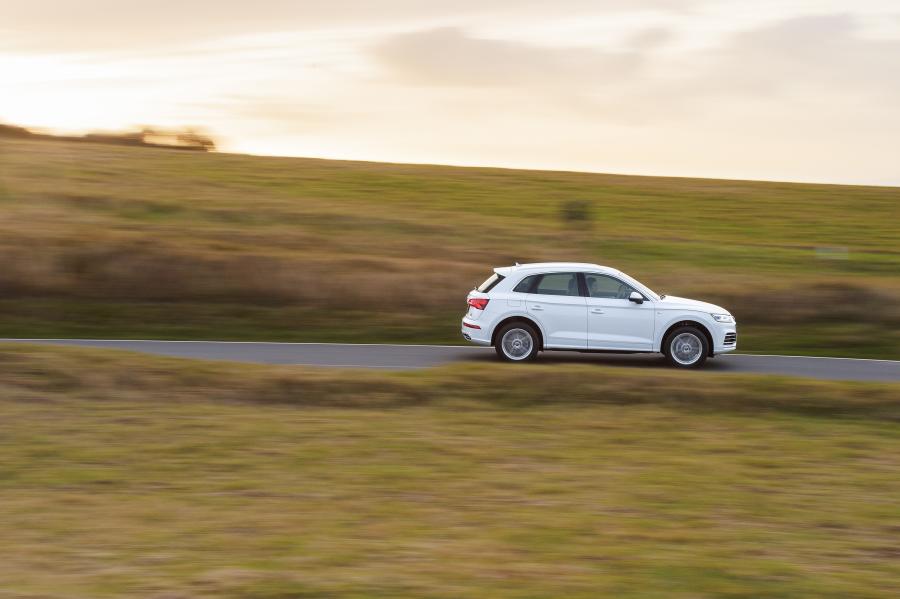  Audi Q5 TDI Quattro S-Line 2017 года  (UK) (фото 22 из 26)